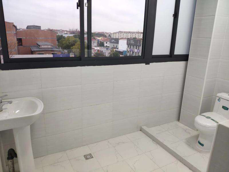 家里陽(yáng)臺(tái)能改造定制衛(wèi)生間嗎?別眨眼!不一樣的陽(yáng)臺(tái)拆改案例來(lái)了(圖2) 家里陽(yáng)臺(tái)能改造定制衛(wèi)生間嗎?別眨眼!不一樣的陽(yáng)臺(tái)拆改案例來(lái)了(圖2)