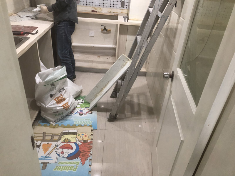 廚房埋在墻里水管漏水怎么辦